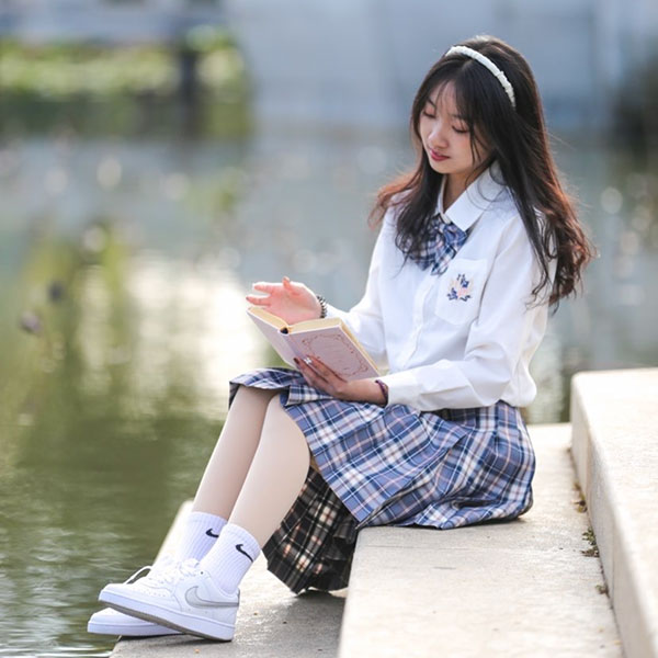 Nike Court Vision Low - 簡約百搭的穿搭指南 Nike Court Vision Low - 簡約百搭的穿搭指南