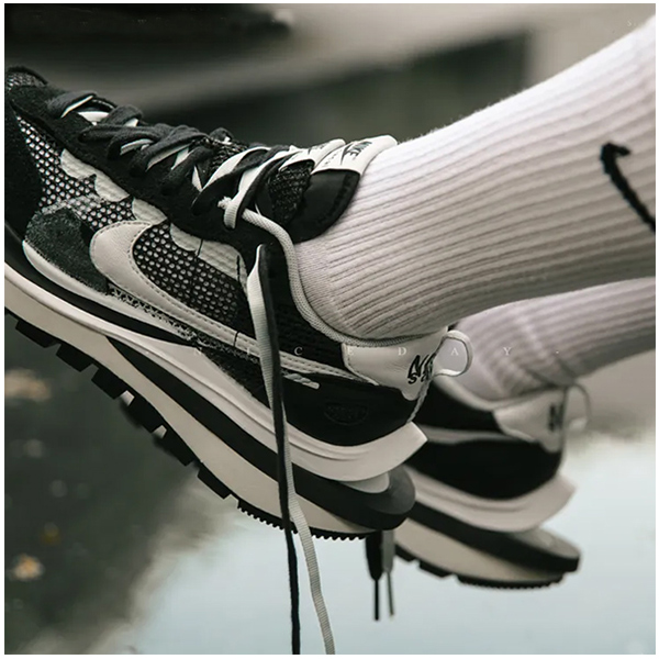 探索Nike Vaporwaffle Sacai:奢華設計的價格之謎 Nike Vaporwaffle Sacai價錢