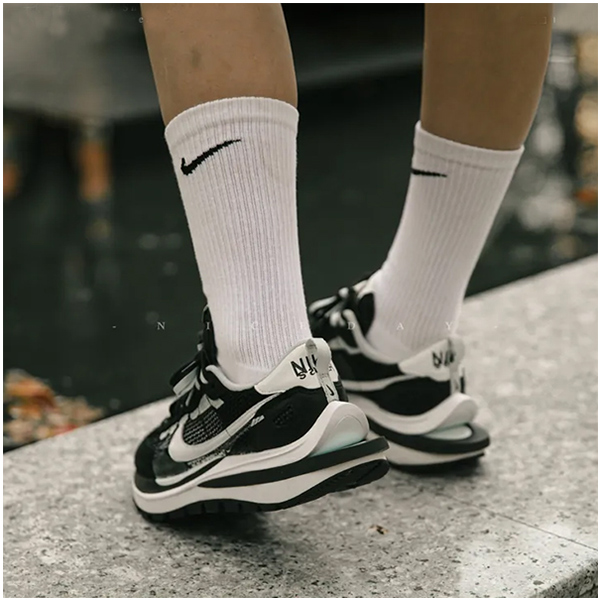 探索Nike Vaporwaffle Sacai:奢華設計的價格之謎 Nike Vaporwaffle Sacai價錢