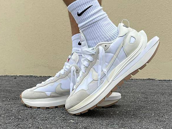 揭示 Sacai x Nike Vaporwaffle奶油白 的價格與價值 Sacai x Nike Vaporwaffle奶油白價錢