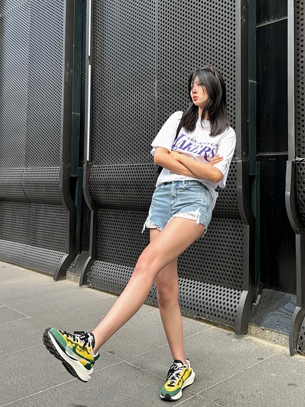 獨特風格展現:如何巧妙穿搭Sacai x Nike Vaporwaffle Nike Sacai穿搭女