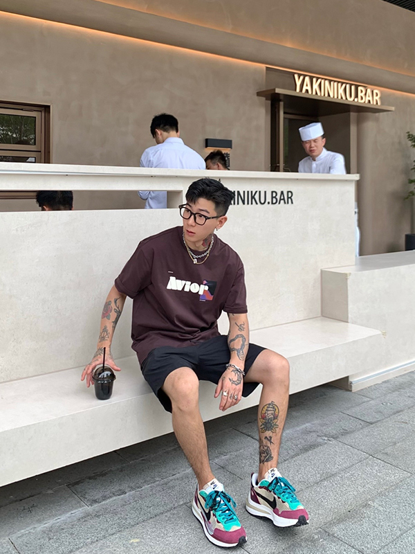 獨特風格展現:如何巧妙穿搭Sacai x Nike Vaporwaffle Sacai穿搭男