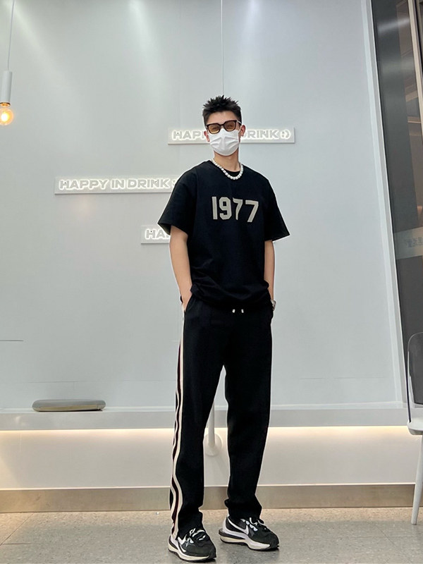 獨特風格展現:如何巧妙穿搭Sacai x Nike Vaporwaffle Sacai穿搭男