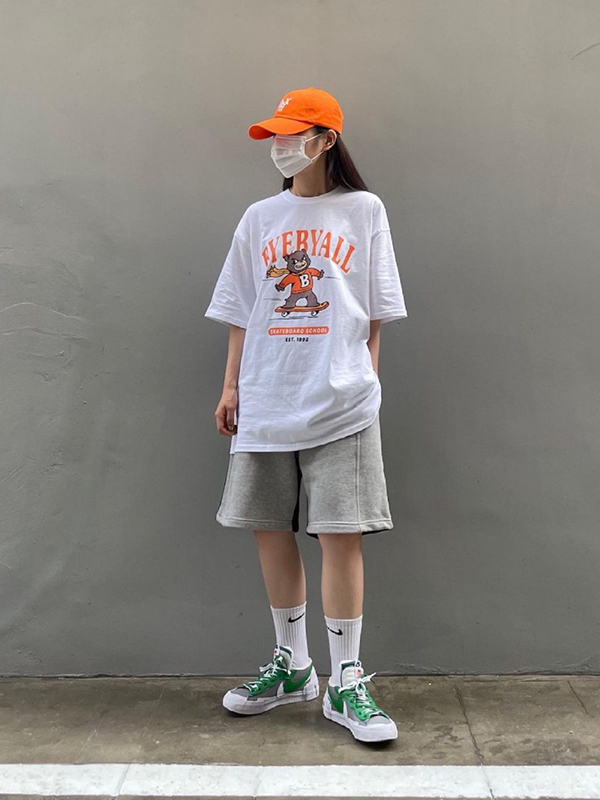 獨特風格展現:如何巧妙穿搭Sacai x Nike Vaporwaffle Nike Sacai BlazerLow穿搭