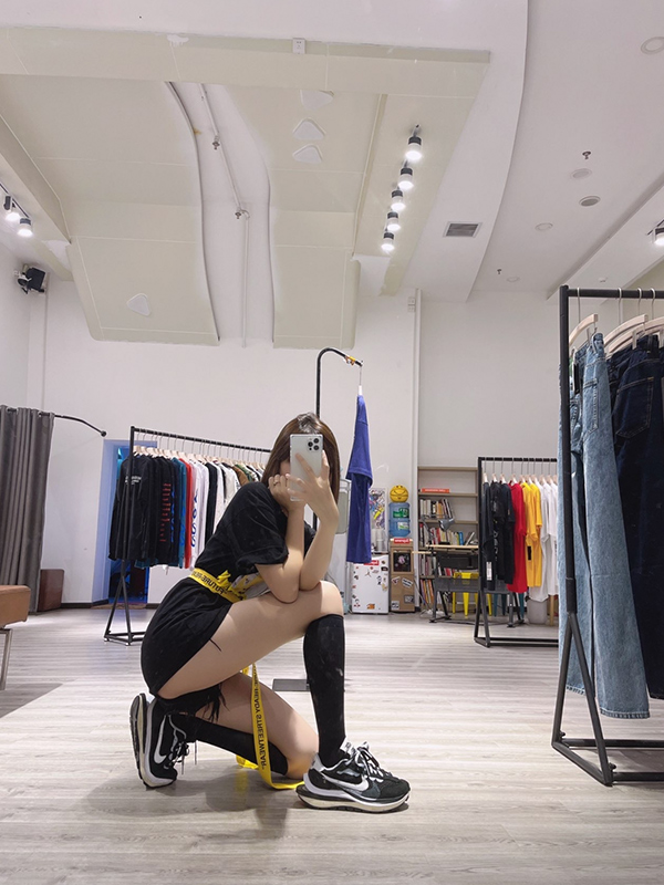 獨特風格展現:如何巧妙穿搭Sacai x Nike Vaporwaffle Sacai x Nike Vaporwaffle穿搭
