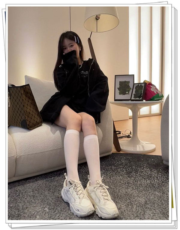 運動鞋的時尚變奏曲:挑戰不同風格的Nike 7900穿搭! 運動鞋的時尚變奏曲:挑戰不同風格的Nike 7900穿搭!
