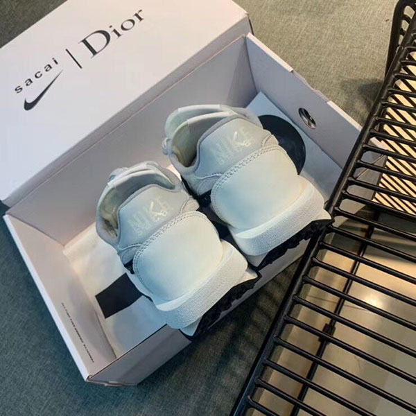 當前潮流追求:Nike x Sacai x Dior聯名系列真假鑑定指南 Nike x Sacai x Dior聯名真假