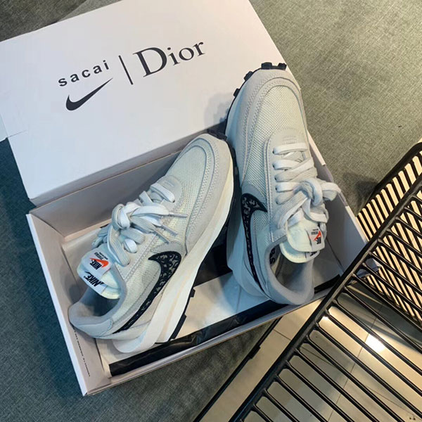 當前潮流追求:Nike x Sacai x Dior聯名系列真假鑑定指南 Nike x Sacai x Dior聯名真假