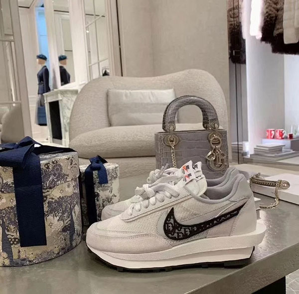 當前潮流追求:Nike x Sacai x Dior聯名系列真假鑑定指南 Nike x Sacai x Dior聯名真假