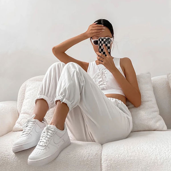 Nike白鞋：穿搭的無限可能