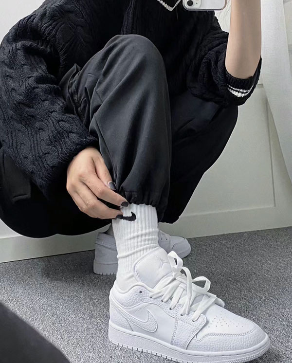 Nike白鞋：穿搭的無限可能