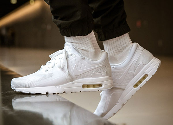 Nike白鞋:經典與現代的完美融合 Nike白鞋:經典與現代的完美融合