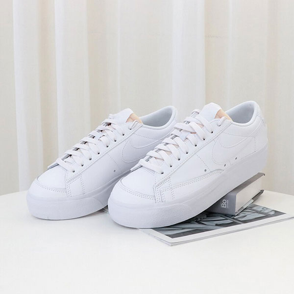 Nike白鞋:經典與現代的完美融合 Nike白鞋:經典與現代的完美融合