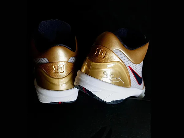 Kobe 4 Protro:籃球傳奇的回歸與收藏 Kobe 4 Protro:籃球傳奇的回歸與收藏