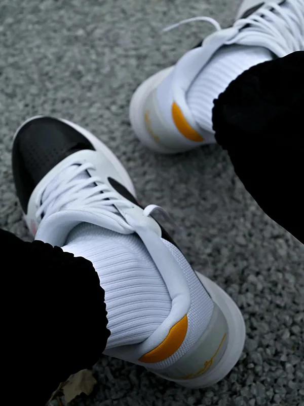 Kobe 5與Kobe 6:黑曼巴精神的兩代傳承 Kobe 5與Kobe 6:黑曼巴精神的兩代傳承