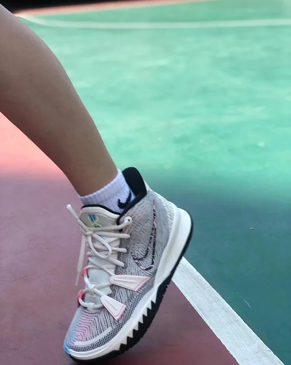 Nike Kyrie 7:球場上的變向魔術師 Nike Kyrie 7:球場上的變向魔術師