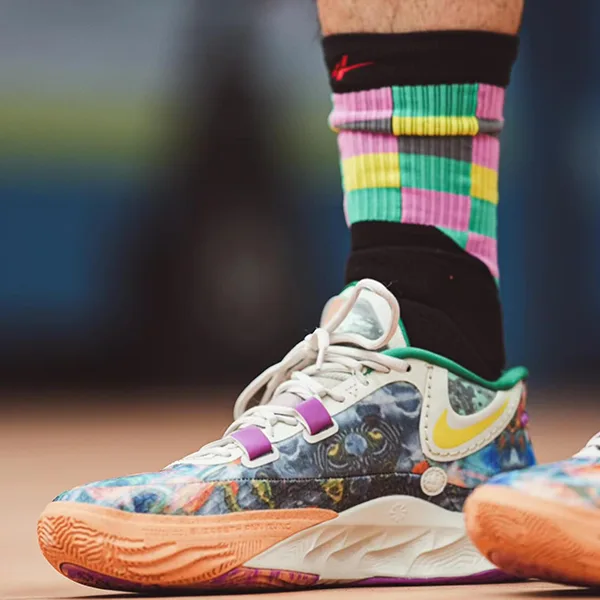 Kyrie 8 全面評測:靈活操控與卓越支撐的完美結合 Kyrie 8 全面評測:靈活操控與卓越支撐的完美結合
