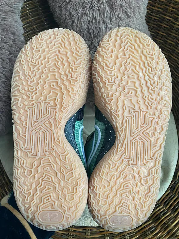 Kyrie Low 4:速度与性能的完美结合 Kyrie Low 4:速度与性能的完美结合