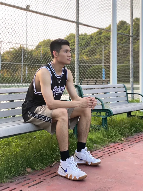Nike Kyrie 4 織物TPU 減震防滑 低幫實戰籃球鞋 狼灰