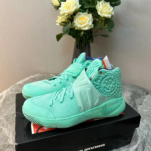 Kyrie 歷代球鞋回顧:籃球與時尚的完美交融 Kyrie 歷代球鞋回顧:籃球與時尚的完美交融