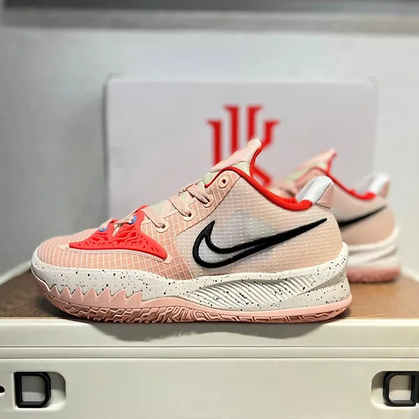 Kyrie 歷代球鞋回顧:籃球與時尚的完美交融 Kyrie 歷代球鞋回顧:籃球與時尚的完美交融