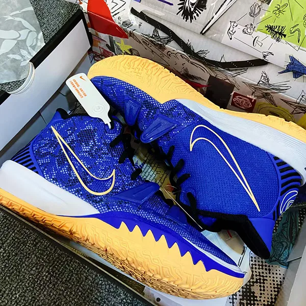 Kyrie 歷代球鞋回顧:籃球與時尚的完美交融 Kyrie 歷代球鞋回顧:籃球與時尚的完美交融