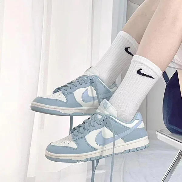 Nike Dunk 北卡藍 vs 大學藍:哪一款更適合你? Nike Dunk 北卡藍 vs 大學藍:哪一款更適合你?