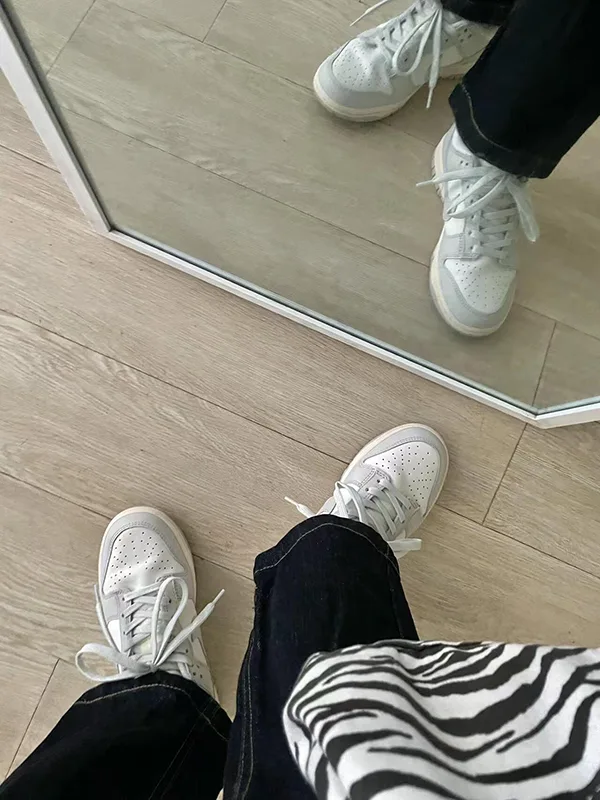 Nike Dunk Low灰白：女性穿搭指南